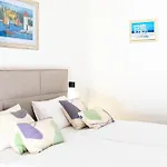 Lavica Mare Retreat - Modern Near Le Meridien