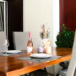 Lavica Mare Retreat - Modern Near Le Meridien Apartment *