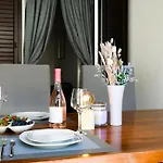 Lavica Mare Retreat - Modern Near Le Meridien