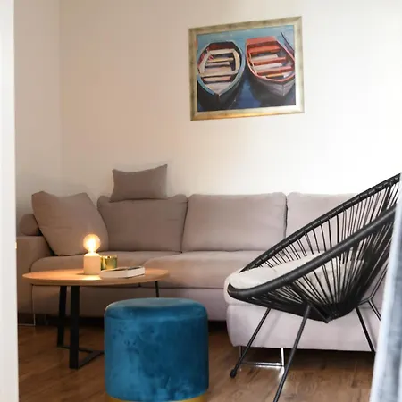 アパート Lavica Mare Retreat - Modern Near Le Meridien ポドストラナ