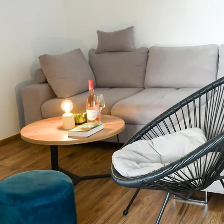 Lavica Mare Retreat - Modern Near Le Meridien ポドストラナ