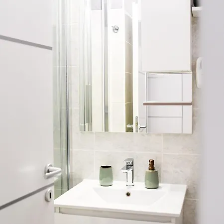 Lavica Mare Retreat - Modern Near Le Meridien アパート ポドストラナ