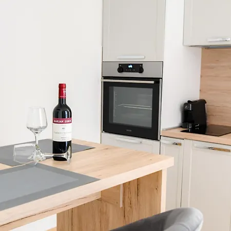 Lavica Apartment
